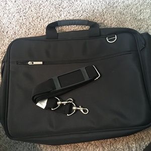 Leed's Metro Computer Bag